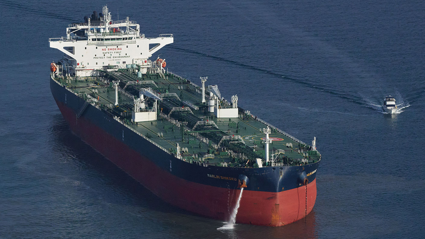 crude oil tanker 