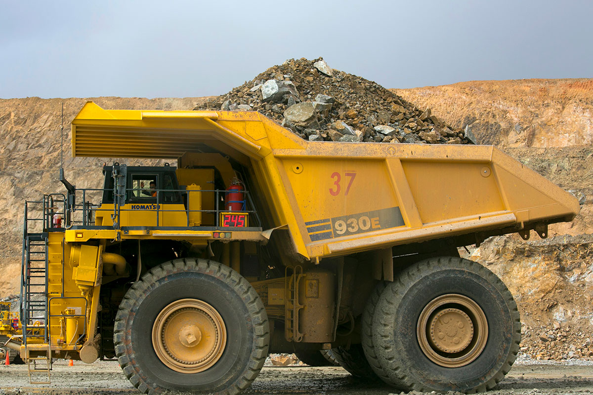 Mining dump truck © Paula Bronstein/Getty Images