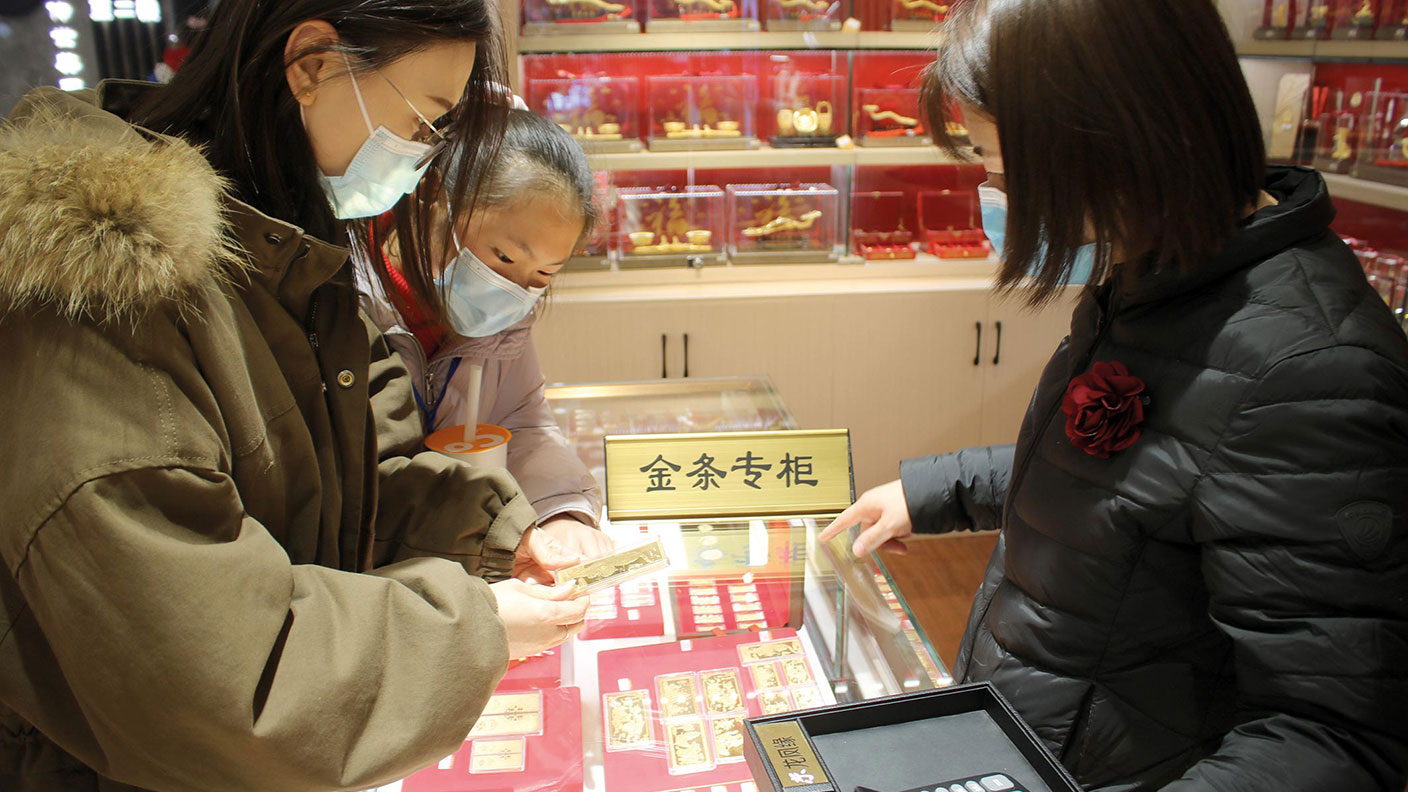 People buying gold in China