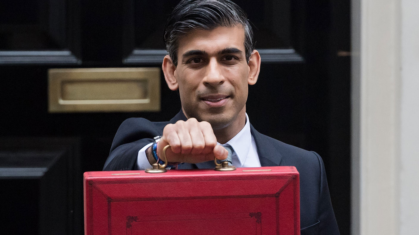 Rishi Sunak holding his budget case