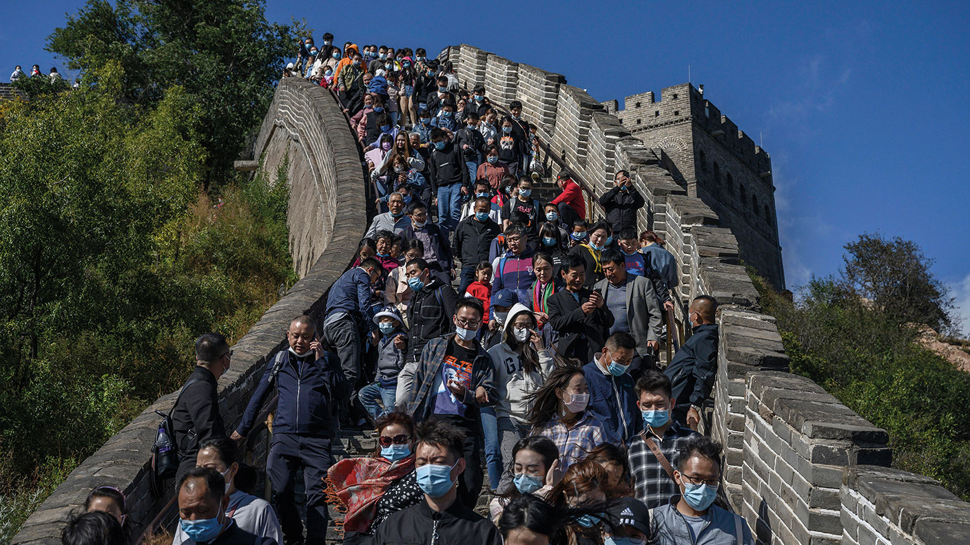Tourists on the Great Wall of China © Kevin Frayer/Getty Images