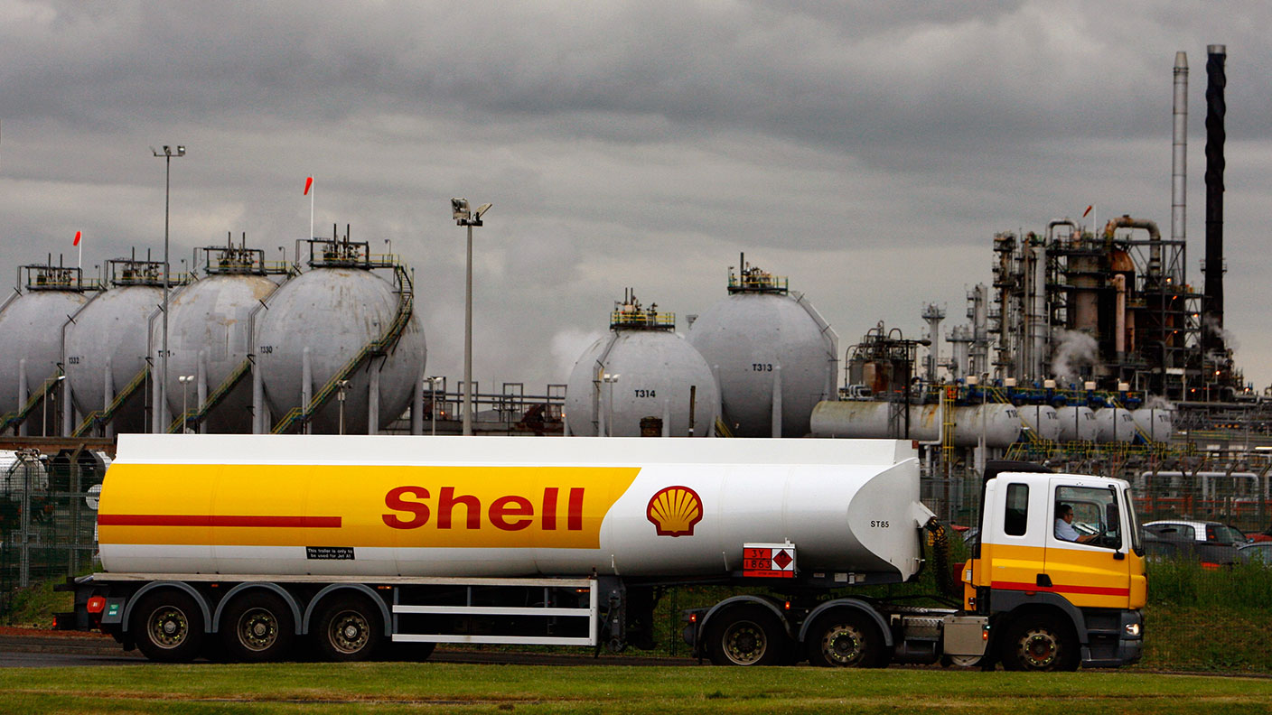 Shell oil tanker © Jeff J Mitchell/Getty Images