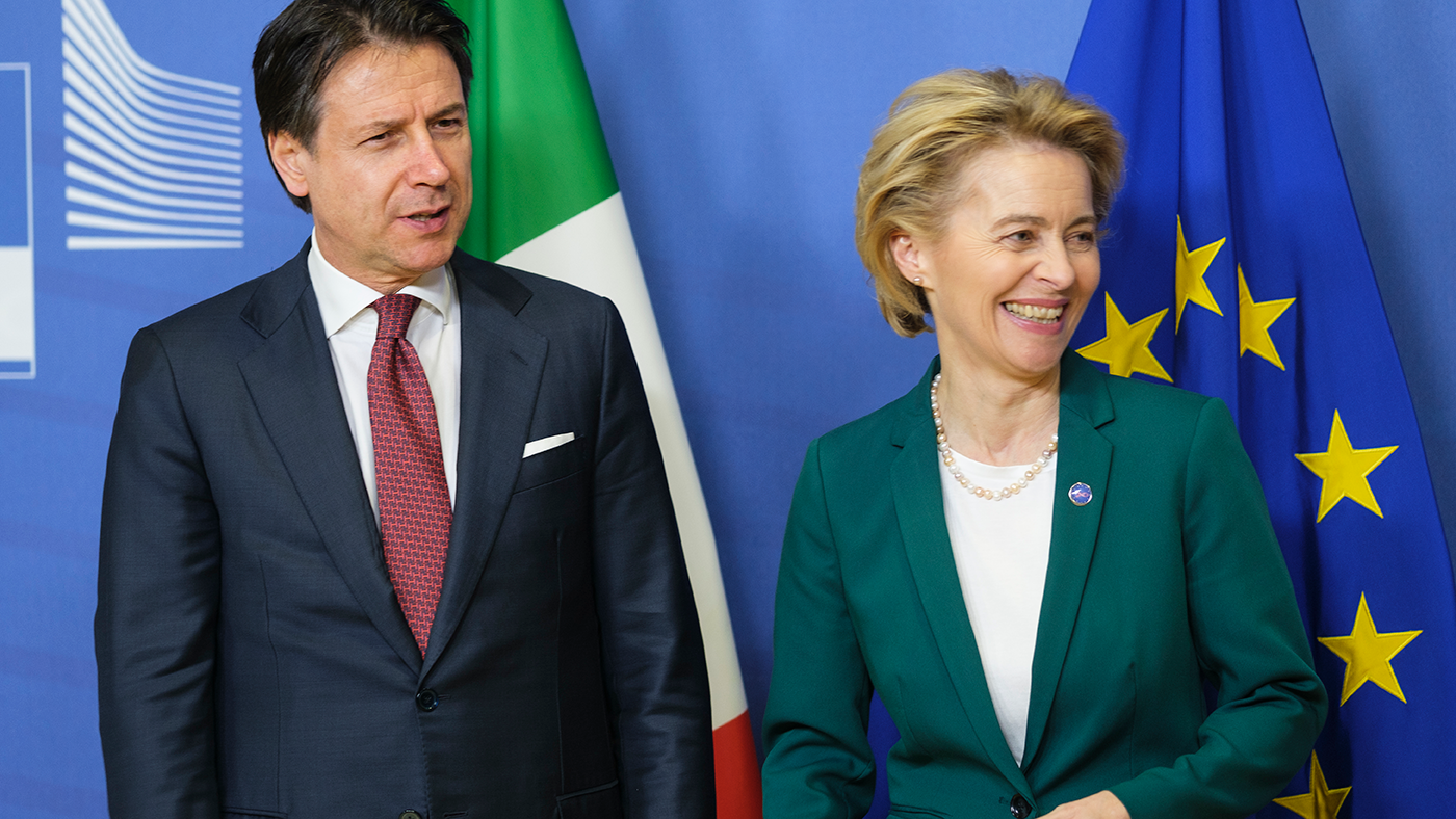Looking up: Italy&#039;s PM, Giuseppe Conte, with EU Commission president Ursula von der Leyen