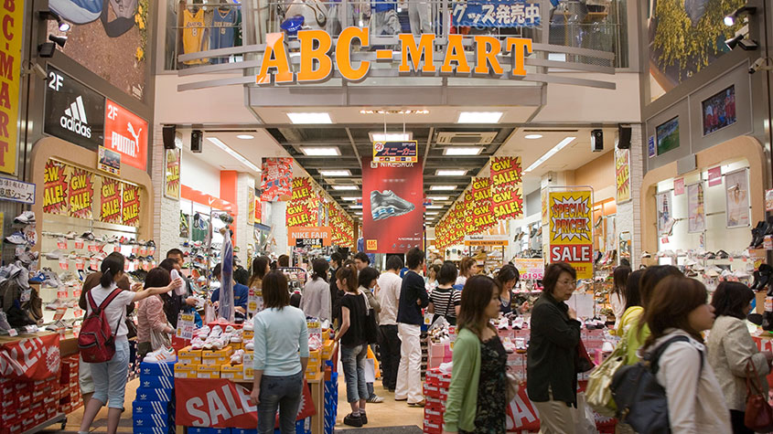 ABC-Mart shop in Japan © Neil Setchfield / Alamy