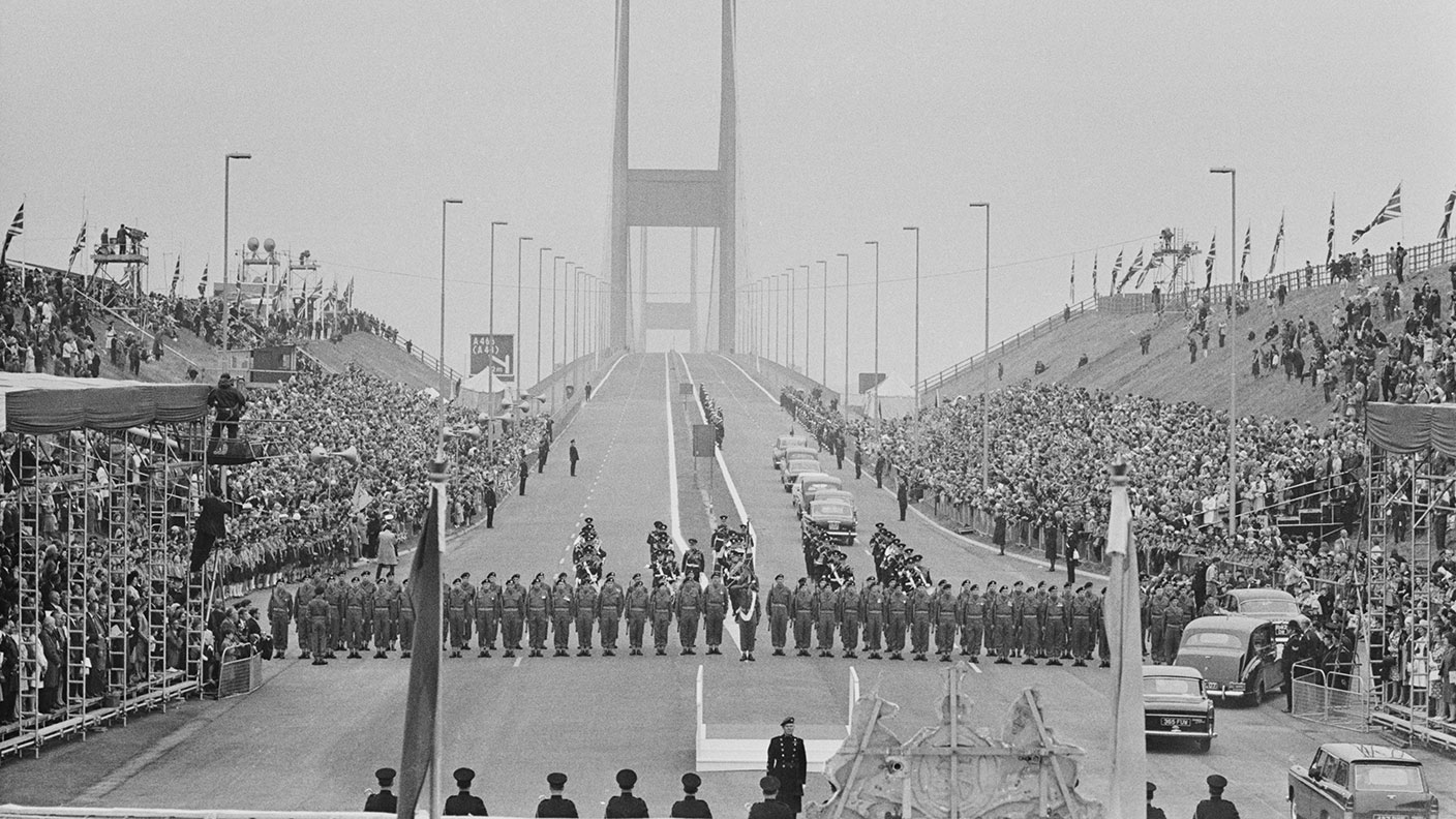 Official opening of the Severn Bridge © Ron Moran/Express/Hulton Archive/Getty Images