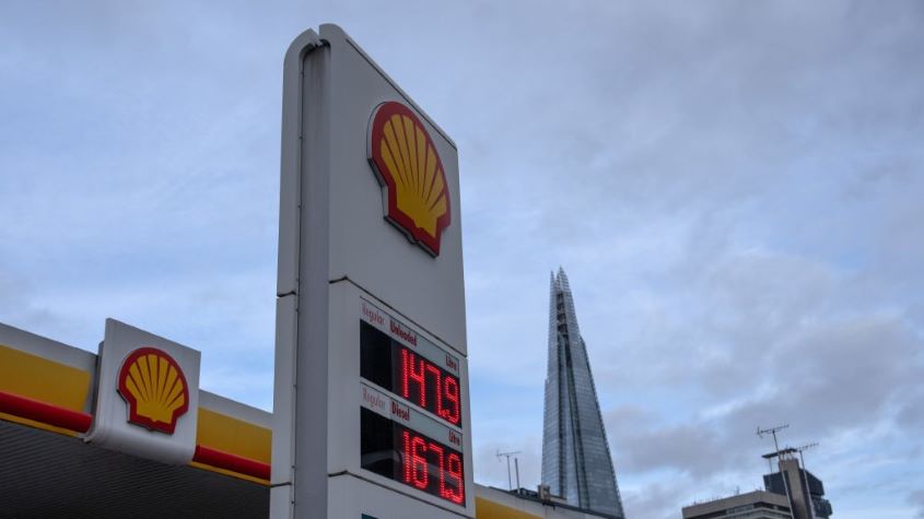 The Shell logo is displayed at a petrol station