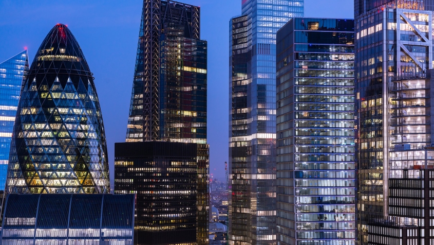 Elevated view of London&#039;s Financial District at night
