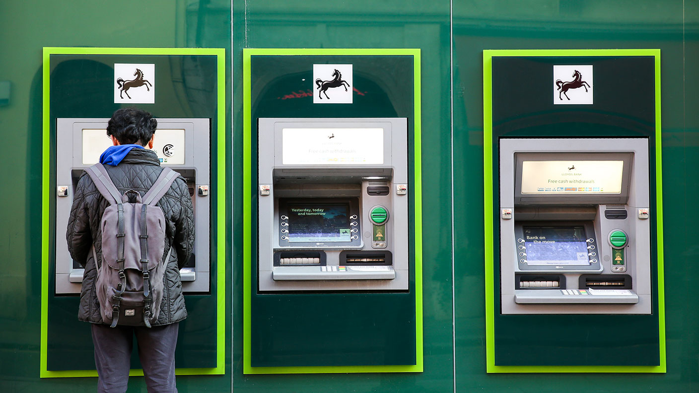 Lloyds bank cash machines © Dinendra Haria/SOPA Images/LightRocket via Getty Images