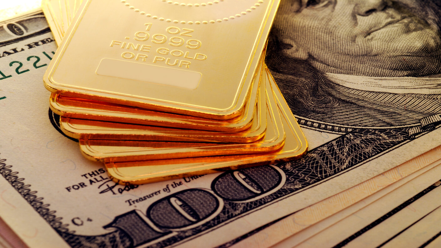 gold ingots on 100 dollar bills