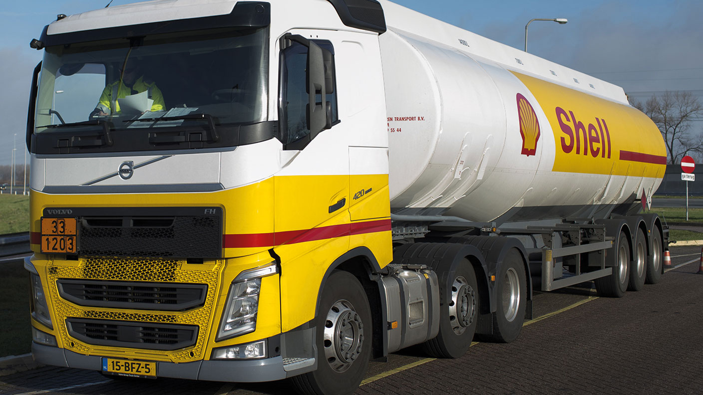 Shell fuel tanker lorry © Jasper Juinen/Bloomberg via Getty Images