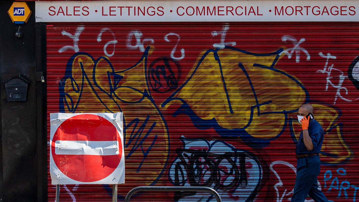 Shuttered estate agent&#039;s office © Chris J. Ratcliffe/Bloomberg via Getty Images