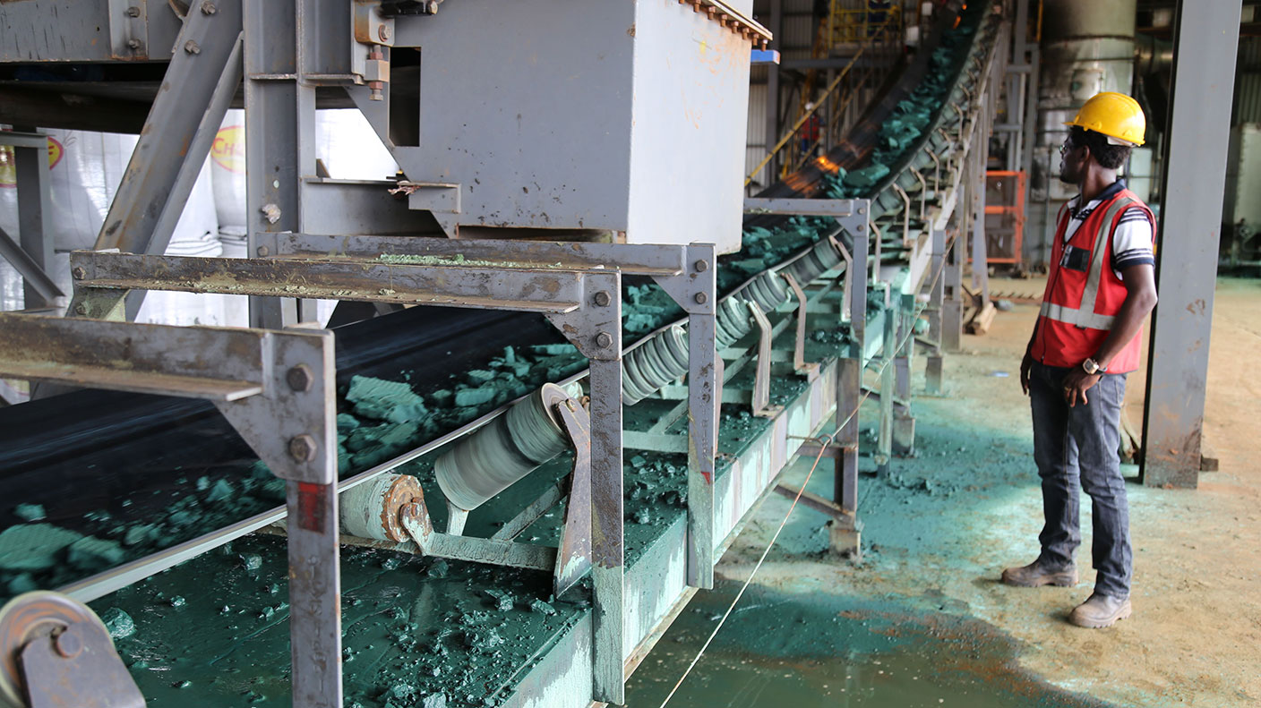 Raw cobalt on a conveyor